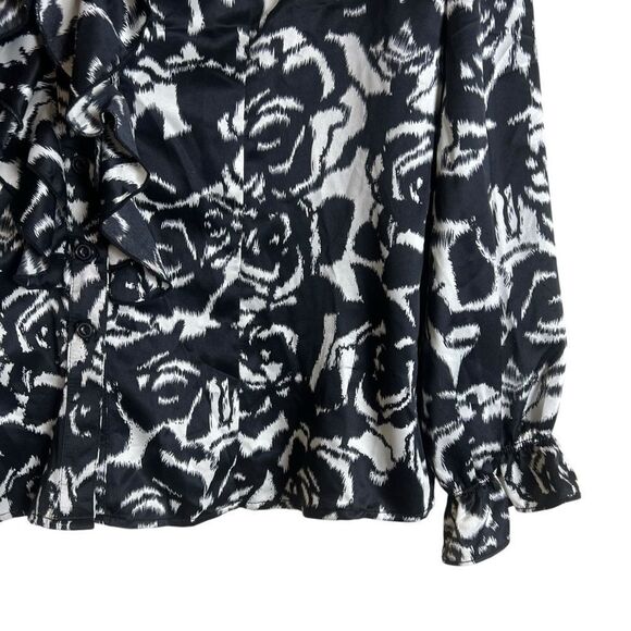 NWT! Ninety floral satin blouse. Size large! - Picture 6 of 7